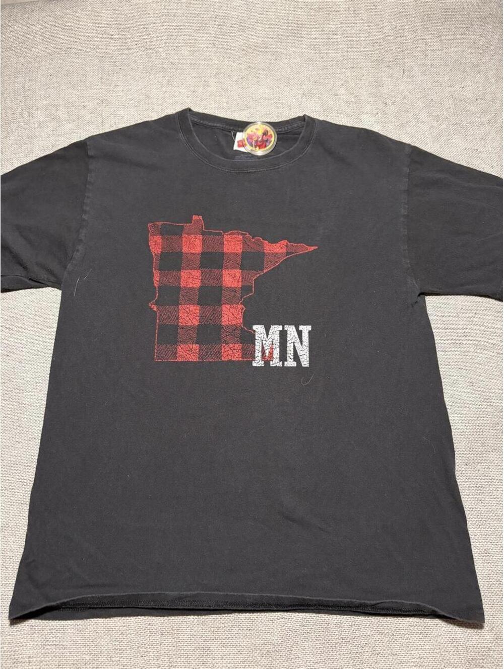 Minnesota State Map Tee with red & black buffalo checkered pattern - M - 0372